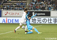 開始早々、田川 亨介（鳥栖）が那須 大亮（神戸）に倒されPKを獲得【明治安田Ｊ１ 第1節 鳥栖vs神戸】