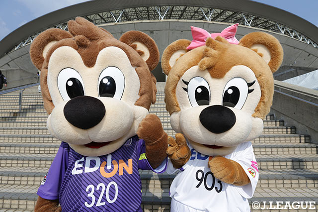 スタジアム前でサンチェとフレッチェがお出迎え！【明治安田Ｊ１ 第1節 広島vs札幌】