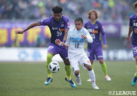 チャナティップ（札幌）は攻めの姿勢を見せるも中々ゴールネットを揺らすことはできない【明治安田Ｊ１第1節広島vs札幌】