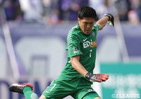 90分無失点でゴールを守り切った林 卓人（広島）【明治安田Ｊ１第1節広島vs札幌】