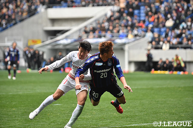 長沢 駿（Ｇ大阪）のヘディングシュートが決まり、2-2の同点に【明治安田Ｊ１ 第1節 Ｇ大阪vs名古屋】