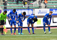 絶対に勝利を収めたいホーム初戦を落とし落胆する徳島の選手たち【明治安田J2 第1節 徳島vs岡山】