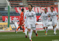 こぼれ球に反応し同点となるゴールを決めた杉浦 恭平（金沢）【明治安田Ｊ２ 第1節 愛媛vs金沢】