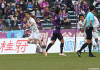 前半5分に左サイドからのクロスにヘディングで上手く合わせ先制点を奪取した鈴木 孝司（町田）【明治安田Ｊ２ 第1節 京都vs町田】