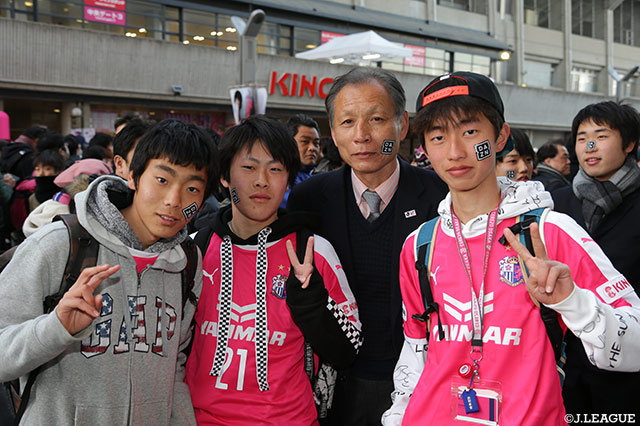 試合前に原 博実副理事長とパシャリ！貴重な1枚になりそうです【明治安田Ｊ１ 第2節 Ｃ大阪vs札幌】