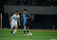 秋野 央樹（左）、大島 僚太（川崎Ｆ）の両10番が勝利に尽力したが、白熱の