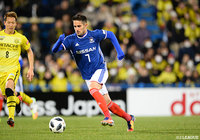 柏の堅守突破を計るウーゴ ヴィエイラ（横浜FM）【明治安田Ｊ１ 第2節 柏vs横浜FM】