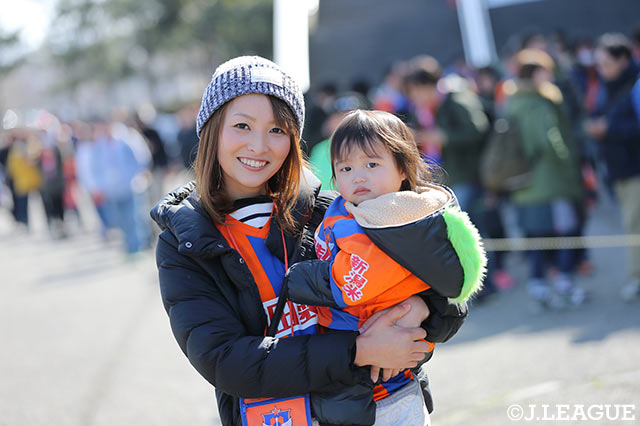 ちびっこサポも応援グッズを身にまとって準備万端！【明治安田Ｊ２ 第2節 新潟vs松本】