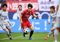 立ち上がりから積極的にゴールを狙う金崎 夢生（鹿島）【明治安田Ｊ１ 第2節 鹿島vsＧ大阪】