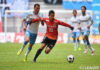 中盤で相手DFをかわしペナルティエリア内に攻め込む青木 亮太（名古屋）【明治安田Ｊ１ 第2節 名古屋vs磐田】