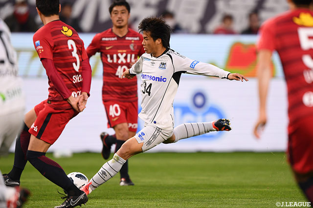 途中出場の福田 湧矢（Ｇ大阪）がゴールを狙うも、わずかに枠を外れてしまう【明治安田Ｊ１ 第2節 鹿島vsＧ大阪】