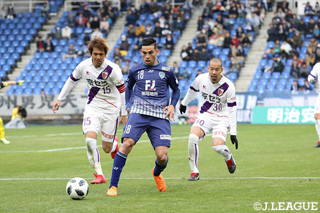 豪快にバイシクルシュートを決めたドゥドゥ（福岡）【明治安田Ｊ２ 第2節 福岡vs京都】