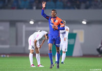 最終ラインを抜け出した鈴木 武蔵（長崎）が追加点を奪う【明治安田Ｊ１ 第2節 長崎vs鳥栖】