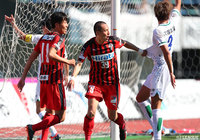鈴木 翔登(#39)がゴール前のこぼれ球を押し込み、熊本は勝ち点3を手に入れた【明治安田J2 第2節 熊本vs徳島】