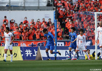 開始直後にゴールを決めガッツポーズの深津 康太（町田）【明治安田Ｊ２ 第2節 町田vs大宮】