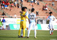 キーパーの清水 健太（讃岐）ら守備陣が奮闘。1点を守り切り勝点3をゲットした【明治安田Ｊ２ 第2節 金沢vs讃岐】