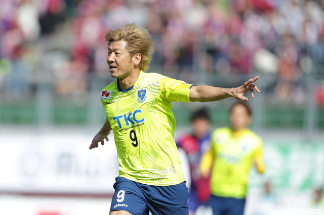 味方に指示を出す大黒 将志（栃木）。残念ながら今節はゴールを奪えなかった【明治安田Ｊ２ 第2節 岡山vs栃木】