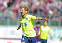 味方に指示を出す大黒 将志（栃木）。残念ながら今節はゴールを奪えなかった【明治安田Ｊ２ 第2節 岡山vs栃木】