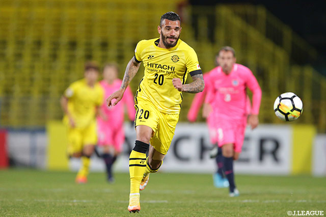 ペナルティエリア中央からハモン ロペス（柏）が左足でシュートを放ったが、ＧＫの好セーブに阻まれてしまう【ACL GS MD3 柏vs傑志】