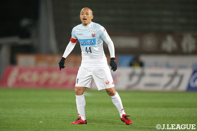 今季公式戦初先発となった小野　伸二。鮮やかなボールタッチは健在【ルヴァンカップ GS 第1節 甲府vs札幌】