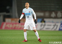 今季公式戦初先発となった小野 伸二。鮮やかなボールタッチは健在【ルヴァンカップ GS 第1節 甲府vs札幌】