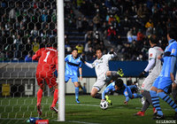 西山 雄介（YS横浜）が頭で叩き込み、ホームのYS横浜が逆転に成功！【明治安田Ｊ３ 第1節 YS横浜vs相模原】