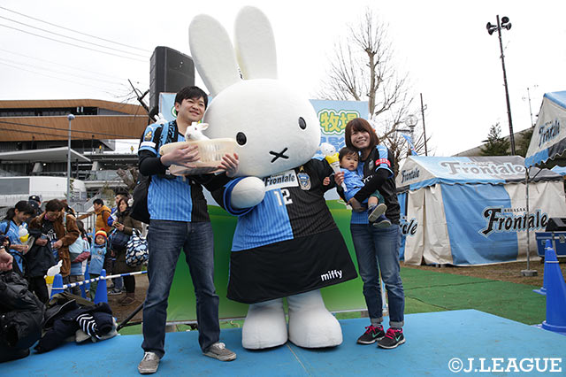 毎年人気のフロンターレ牧場！今年はミッフィーも遊びに来て一緒に写真撮影！【明治安田Ｊ１ 第3節 川崎ＦvsＧ大阪】