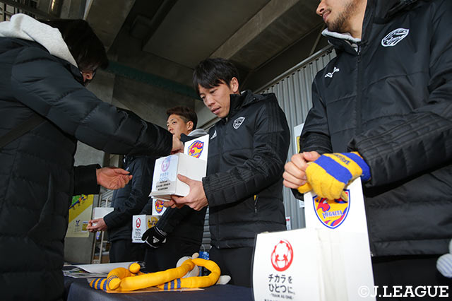 『復興絆いち』を開催！選手たちが自ら募金活動をする姿も！【明治安田Ｊ１ 第3節 仙台vs神戸】