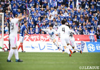 12分、趙 東建のシュートが決まり、鳥栖が先制！【明治安田Ｊ１ 第3節 横浜FMvs鳥栖】