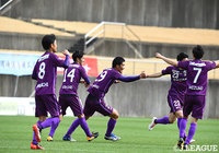 試合終盤に勝敗を決定づけるヘディングシュートを決めた渡辺 亮太（藤枝）【明治安田Ｊ３ 第1節 藤枝vs長野】