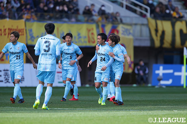 こぼれ球から落ち着いてシュートを放ち、先制点を決めた三原 雅俊（神戸）【明治安田Ｊ１ 第3節 仙台vs神戸】