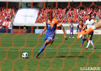 鈴木 武蔵がPKを決めホームの長崎が先制に成功！【明治安田Ｊ１ 第3節 長崎vs浦和】