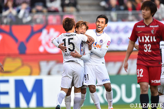 和田 拓也の鋭いシュートがネットに突き刺さり、広島が先制に成功！【明治安田Ｊ１ 第3節 鹿島vs広島】