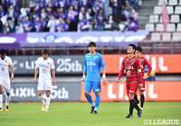 ホームで勝ち点を取れず、うなだれる鹿島の選手たち【明治安田Ｊ１ 第3節 鹿島vs広島】