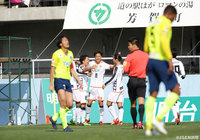 小野瀬 康介のボレーシュートで先制点を奪った山口。その後も追加点を挙げ前半だけで3点をリードした【明治安田Ｊ２ 第3節 栃木vs山口】