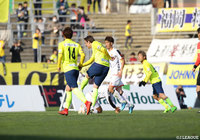 栃木も後半にネイツ ペチュニク（中央）が2ゴールを決め意地を見せた【明治安田Ｊ２ 第3節 栃木vs山口】