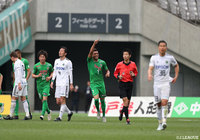 アラン ピニェイロ(東京V)がアクロバティックなシュートで、チーム2点目となる決勝点を決めた【明治安田J2 第3節 東京Vvs松本】