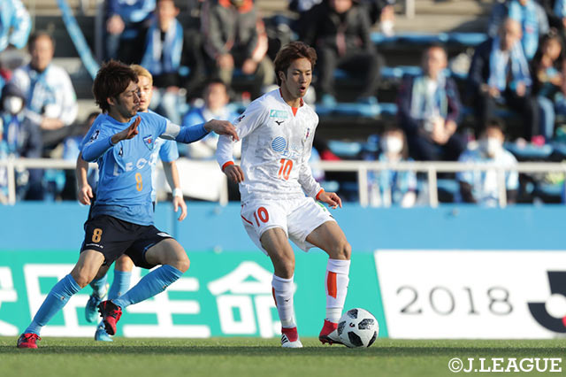 軽快なボールタッチをみせた神谷 優太（愛媛）【明治安田Ｊ２ 第3節 横浜FCvs愛媛】