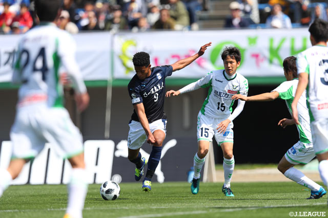 アレックスら攻撃陣が不発に終わり、鹿児島は開幕戦を落とす結果となった【明治安田生命Ｊ３リーグ　第1節 鹿児島vs鳥取】