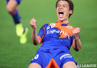 決勝点を挙げた中村 慶太（長崎）が雄たけび。昨季のＪ２でのライバル、湘南から勝利をもぎとった【ルヴァンカップ GS 第2節 長崎vs湘南】