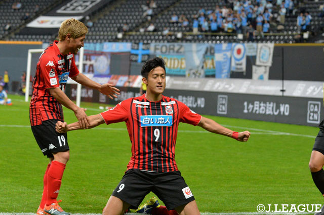 開始早々にヘディングでゴールを割った都倉 賢（札幌）だが、ファウルがあったとしてノーゴールの判定【ルヴァンカップ GS 第2節 札幌vs磐田】