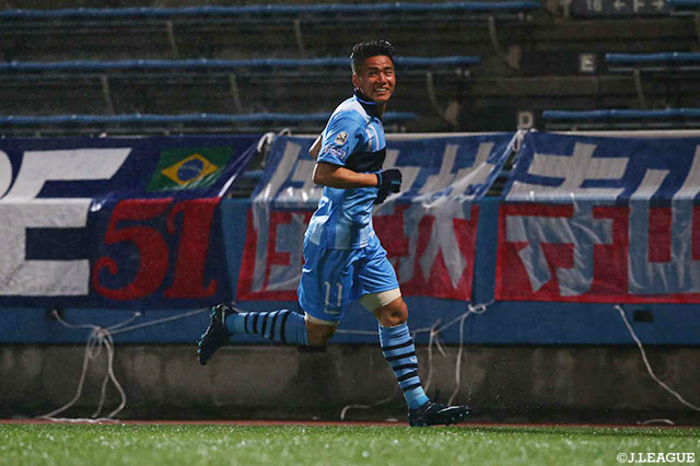 ロングボールに反応した北脇 健慈（YS横浜）がシュートを沈め、試合開始直後に先制点を奪う！【明治安田Ｊ３ 第2節 YS横浜vsF東23】