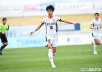 CKやFKから果敢にゴールを狙った白石 智之（盛岡）【明治安田Ｊ３ 第2節 沼津vs盛岡】