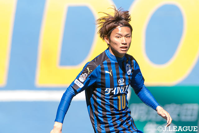 今季鹿児島から加入した藤本 憲明（大分）。開幕戦以来ゴールから見放されているが、爆発が期待される【明治安田Ｊ２ 第4節 大分vs東京Ｖ】