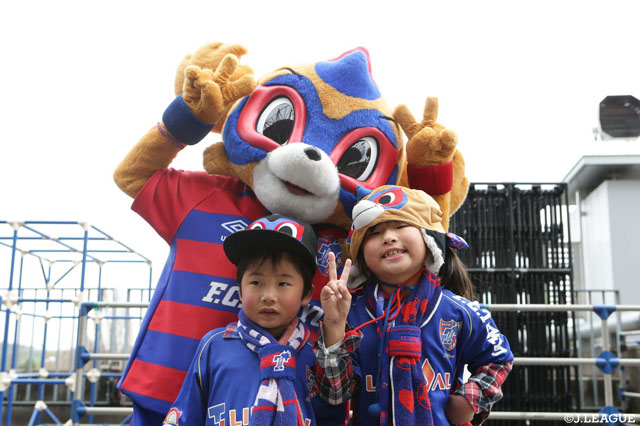 東京ドロンパグッズを身にまとって一緒に記念撮影！【明治安田Ｊ１ 第4節 FC東京vs湘南】