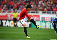 積極的にシュートを放つ武藤 雄樹(浦和)【明治安田J1 第4節 浦和vs横浜FM】