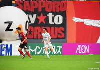 試合終盤こぼれ球に反応した翁長 聖（長崎）は同点弾を決めた【明治安田Ｊ１ 第4節 札幌vs長崎】