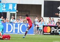 前半14分、右足を振り抜き豪快に先制点を奪った金崎 夢生（鹿島）【明治安田Ｊ１ 第4節 鳥栖vs鹿島】