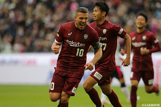 右からカットインしたルーカス ポドルスキ（神戸）が左足を振り抜き神戸が追加点を挙げる！【明治安田Ｊ１ 第4節 神戸vsＣ大阪】