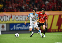 中村 憲剛（川崎Ｆ）と17歳の菅原 由勢（名古屋）のマッチアップなど随所に目を引く場面が見られた【明治安田Ｊ１ 第4節 名古屋vs川崎Ｆ】